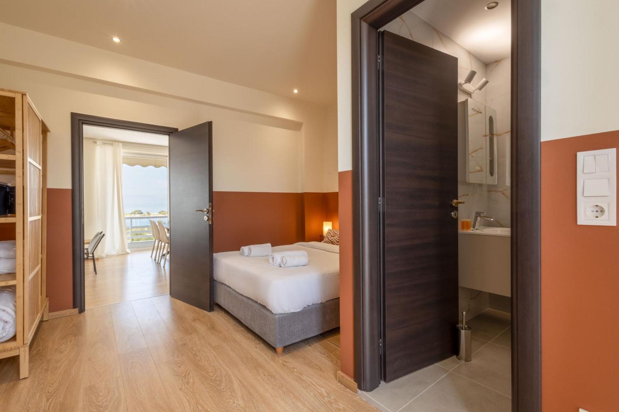 Luxurious 3-Bedroom Seaside Retreat Fully Renovated In 2025 Atina Dış mekan fotoğraf