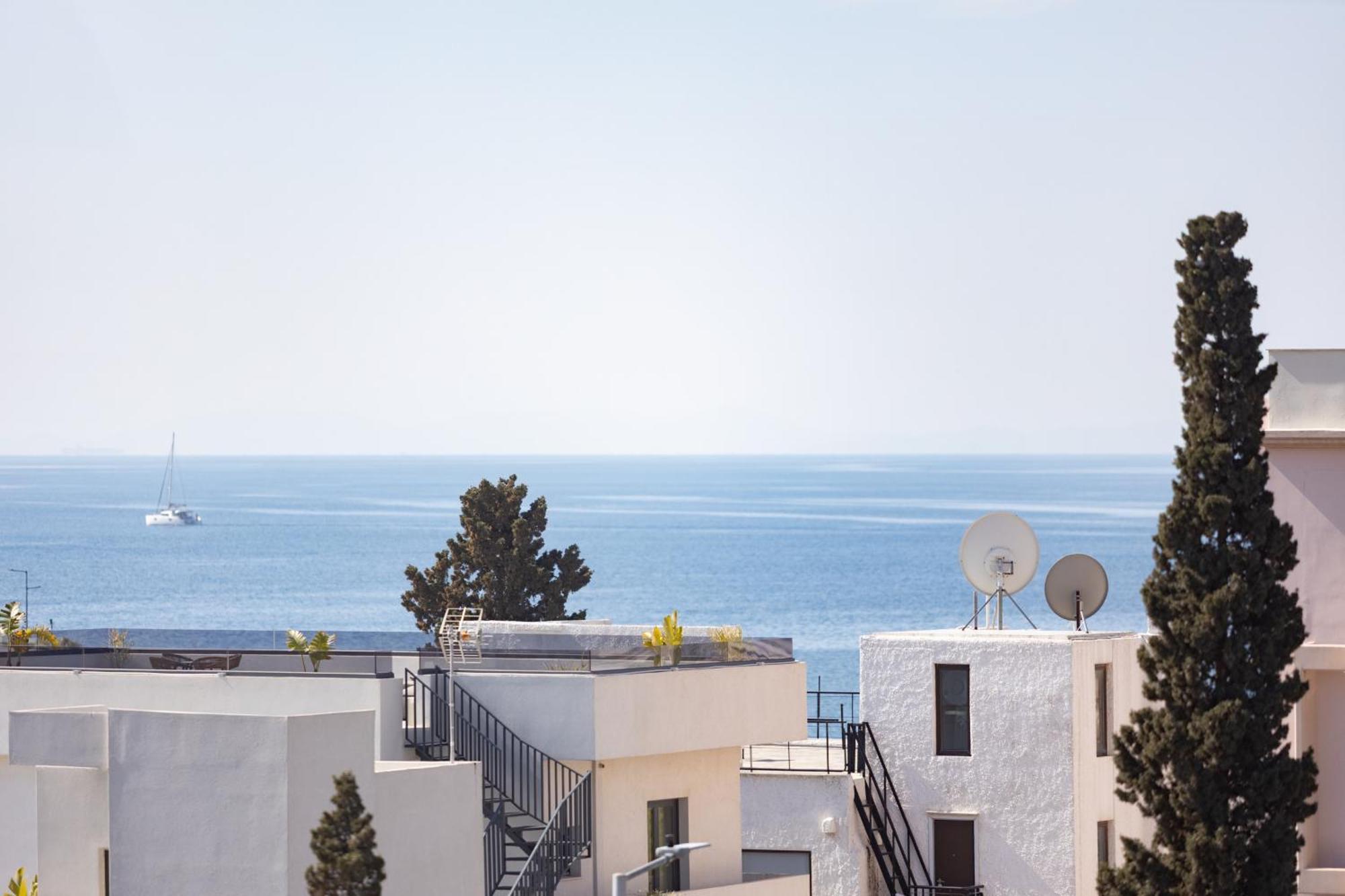 Luxurious 3-Bedroom Seaside Retreat Fully Renovated In 2025 Atina Dış mekan fotoğraf